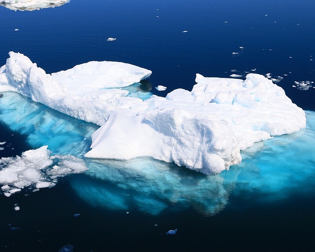 vue partielle de la partie submergée d'un iceberg