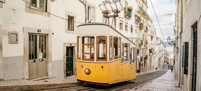 Le tramway jaune à Lisbonne